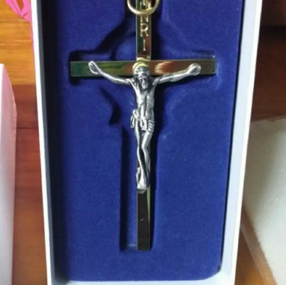 Gold Tone Cross NEW ITEM